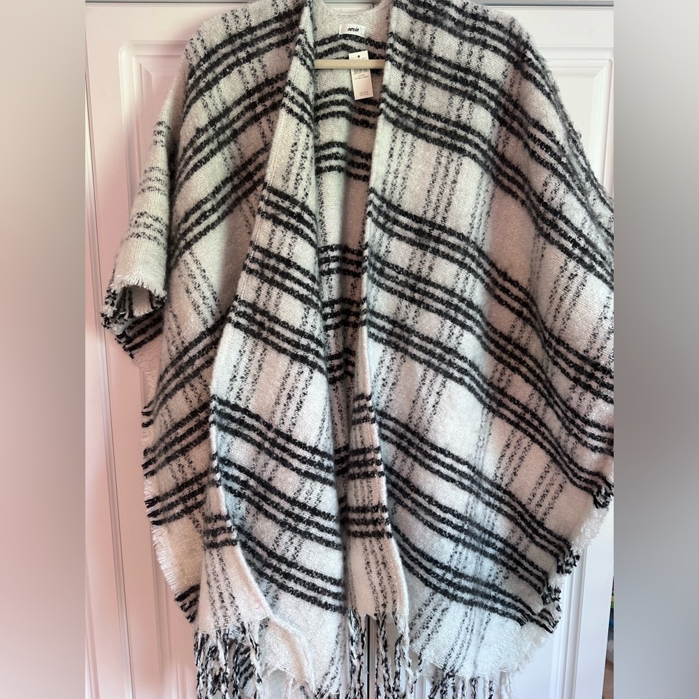 NWT Super soft cape